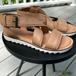 Toms Sydney Flat Beige Sandal size 7.5